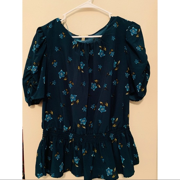 Green blouse with flowers - Picture 1 of 1